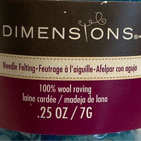 6 Dimensions FeltWorks 100% Wool Turquoise Curly Roving 0.25oz Needle Felting - Picture 2 of 15